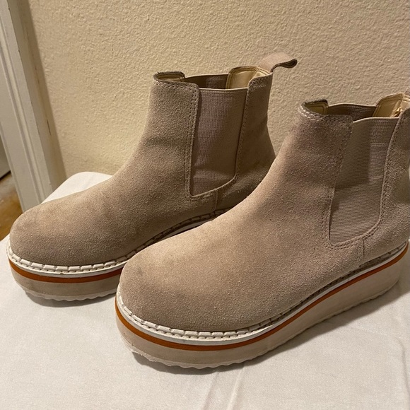 Matisse Tan Ankle Boots with Elastic Panels - Picture 3 of 7